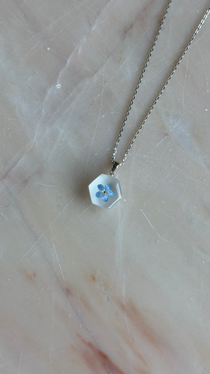 Sora Naturale | Real Pressed Forget-Me-Not Frosted Hexagon Necklace