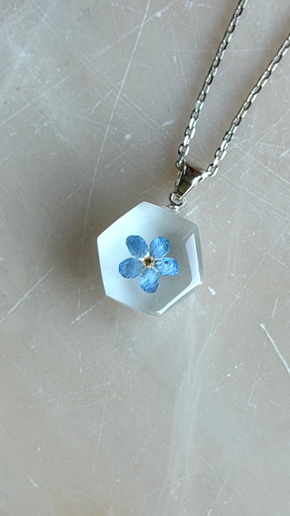 Sora Naturale | Real Pressed Forget-Me-Not Frosted Hexagon Necklace