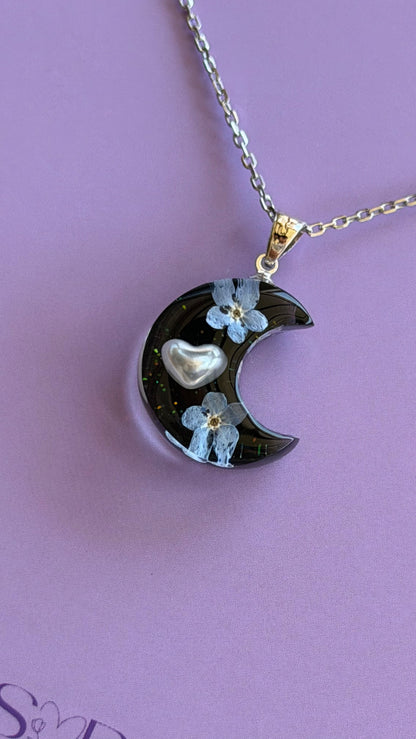 Sora Naturale | Real Pressed Forget-Me-Not Crescent Moon Necklace