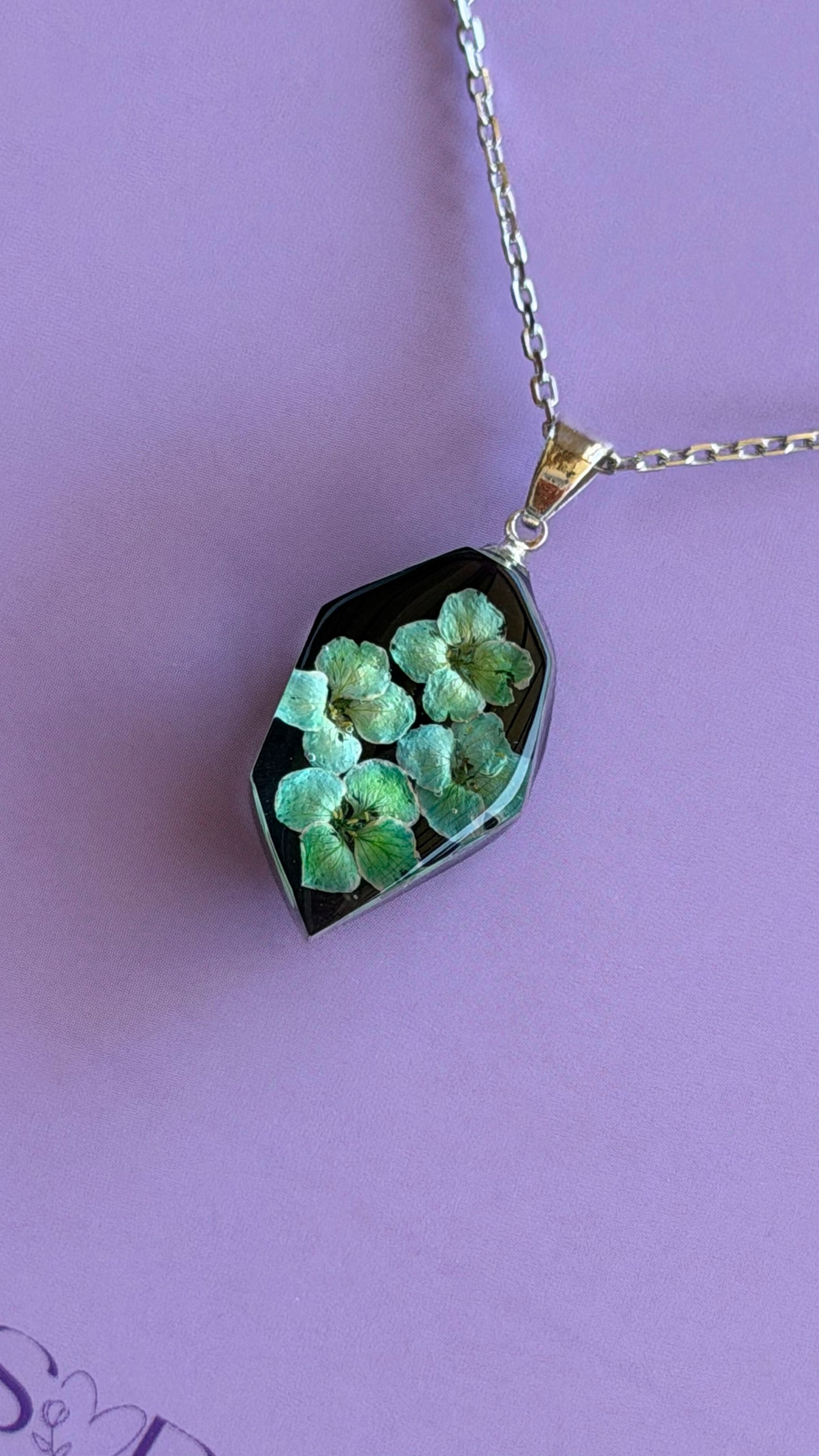 Sora Naturale | Real Pressed Alyssum Black Geometric Necklace