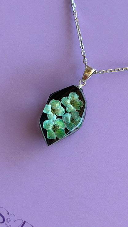 Sora Naturale | Real Pressed Alyssum Black Geometric Necklace