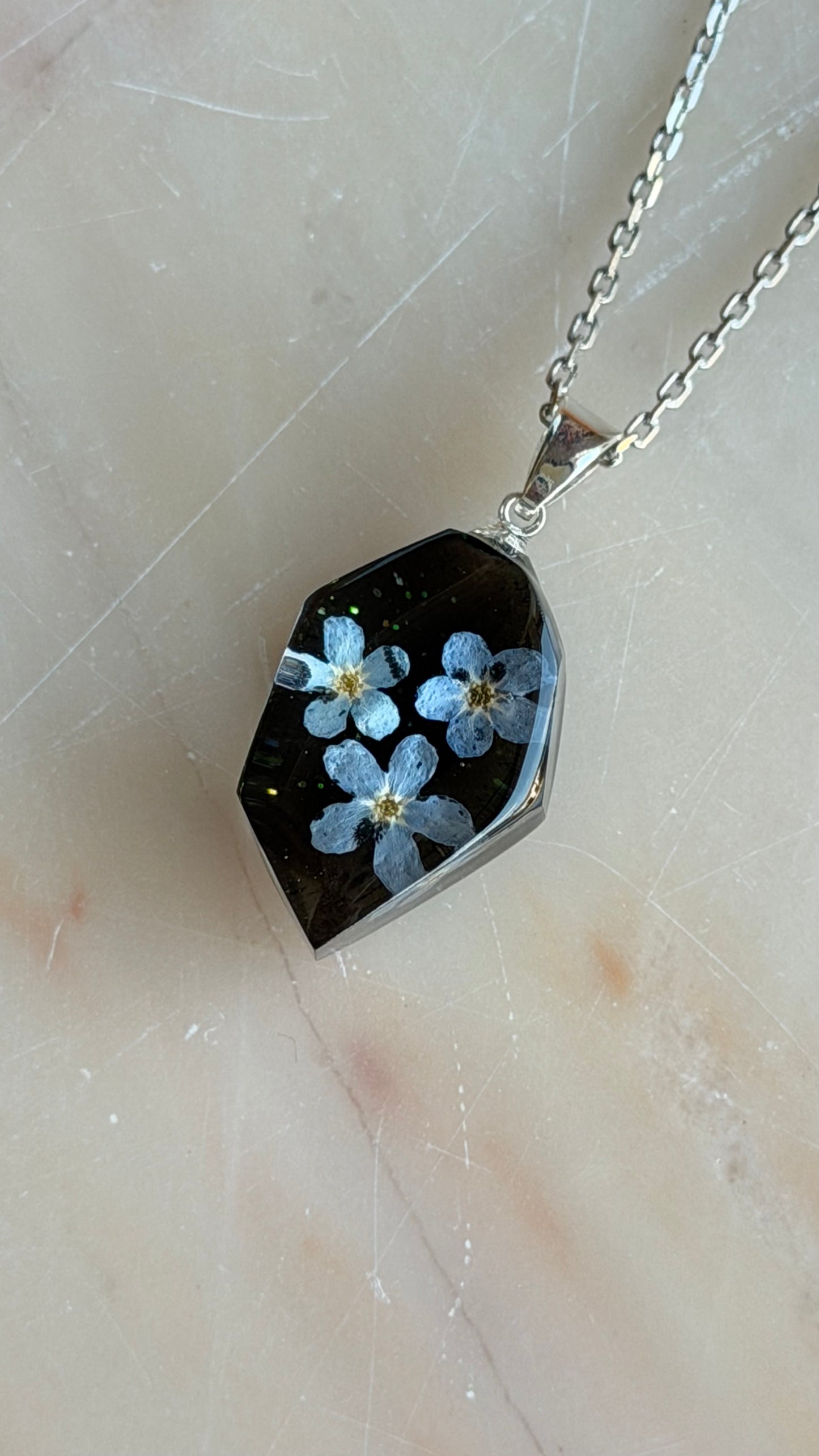 Sora Naturale | Real Pressed Forget-Me-Not Black Geometric Necklace