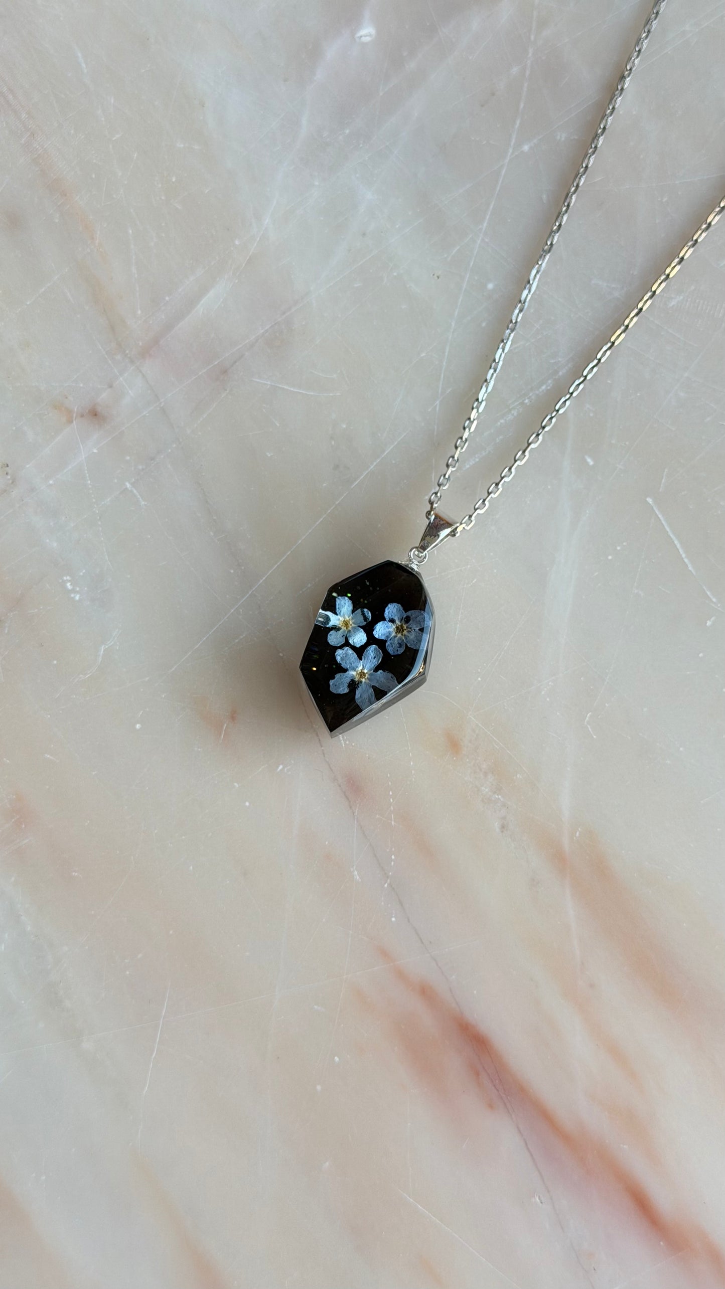 Sora Naturale | Real Pressed Forget-Me-Not Black Geometric Necklace