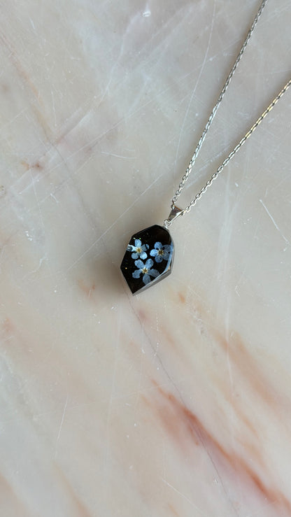 Sora Naturale | Real Pressed Forget-Me-Not Black Geometric Necklace