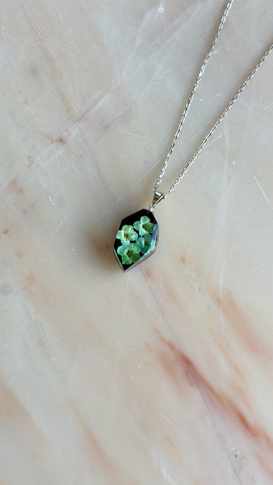 Sora Naturale | Real Pressed Alyssum Black Geometric Necklace