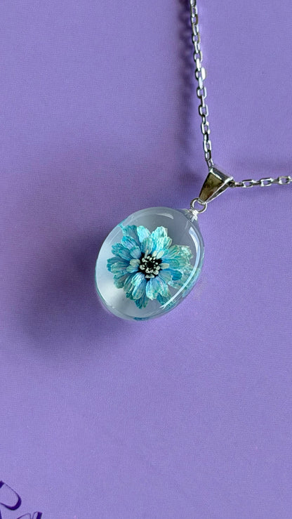 Sora Naturale | Real Pressed Blue Zinnia Oval Necklace