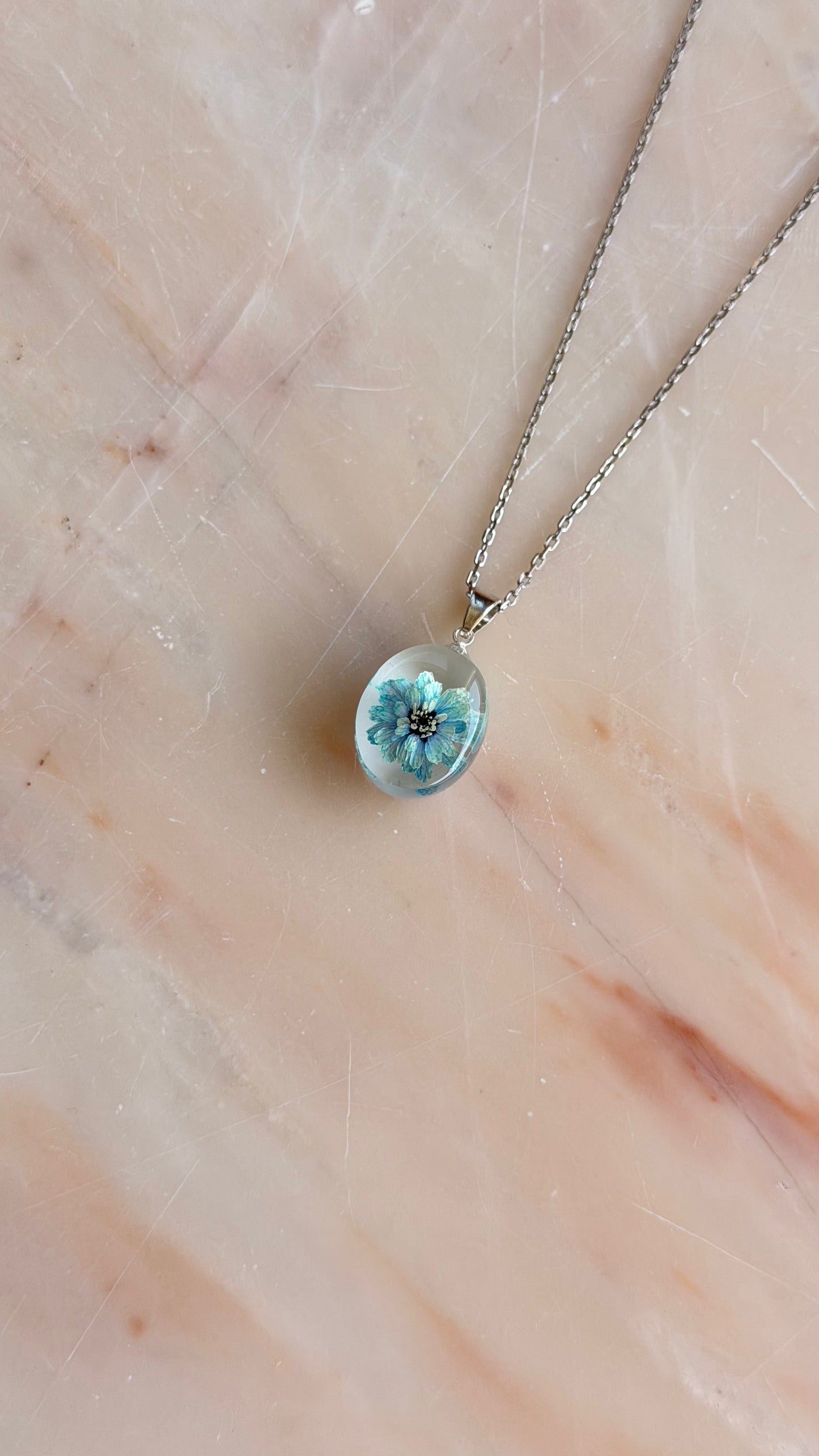 Sora Naturale | Real Pressed Blue Zinnia Oval Necklace