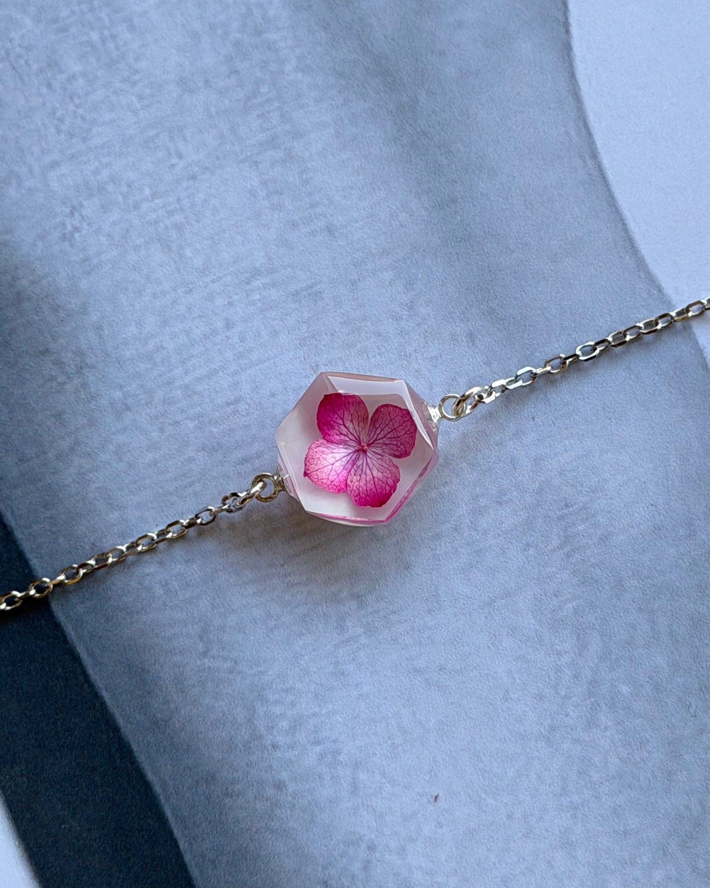 Sora Naturale | Real Pressed Hydrangea Hexagon Bracelet