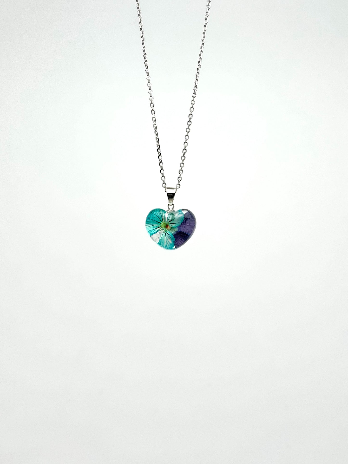Sora Naturale | Real Pressed Viola Heart Necklace