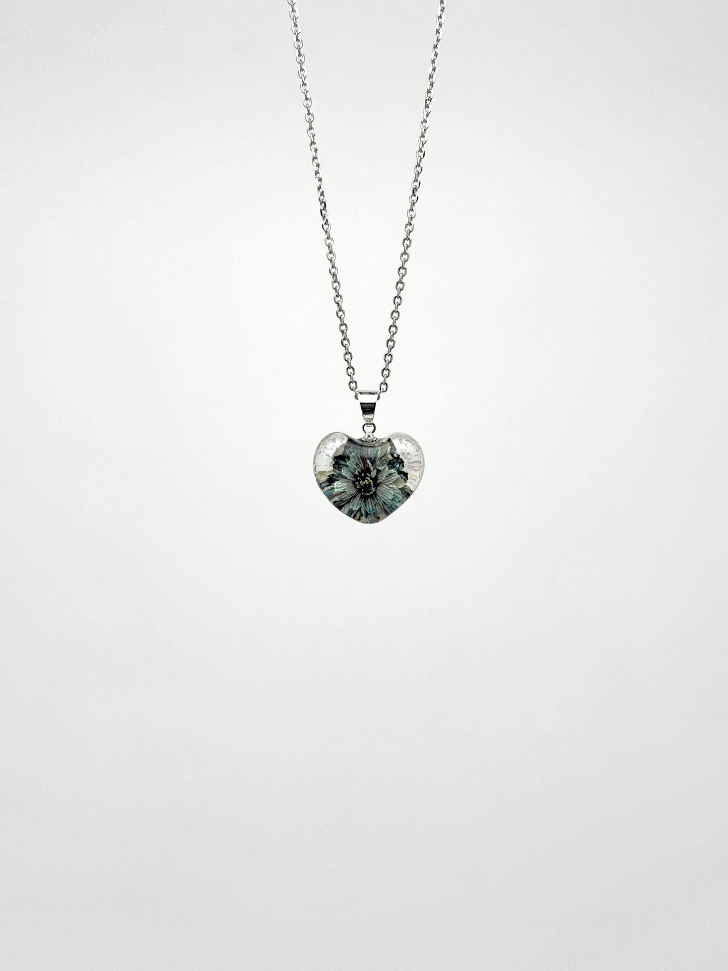 Sora Naturale | Real Pressed Pearly Everlasting Heart Necklace