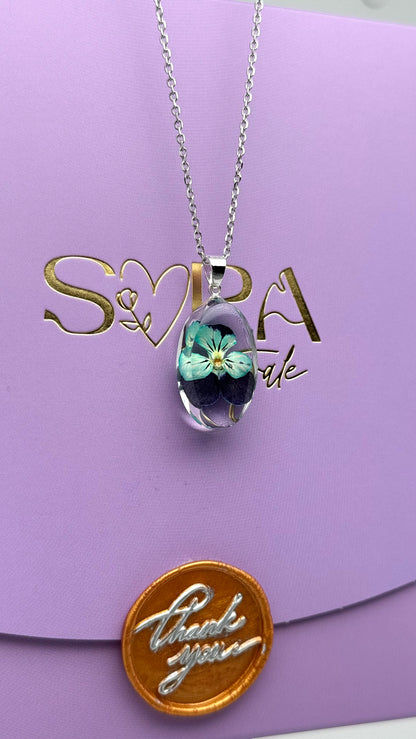 Sora Naturale | Real Pressed Viola Large Oval Necklace