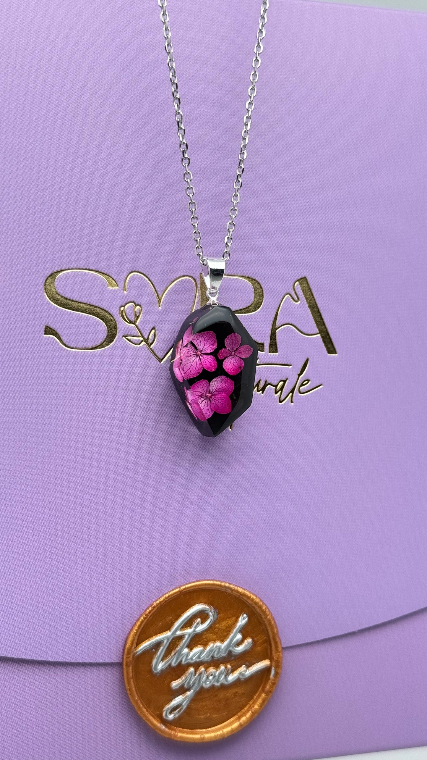 Sora Naturale | Real Pressed Hydrangea Black Geometric Necklace