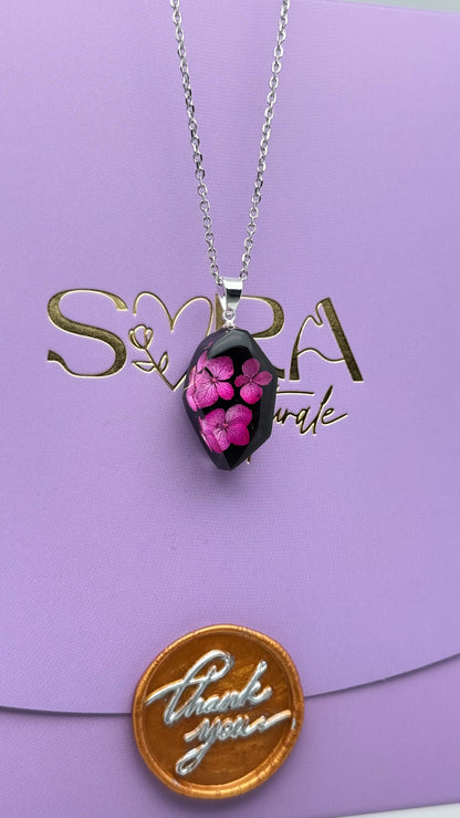 Sora Naturale | Real Pressed Hydrangea Black Geometric Necklace