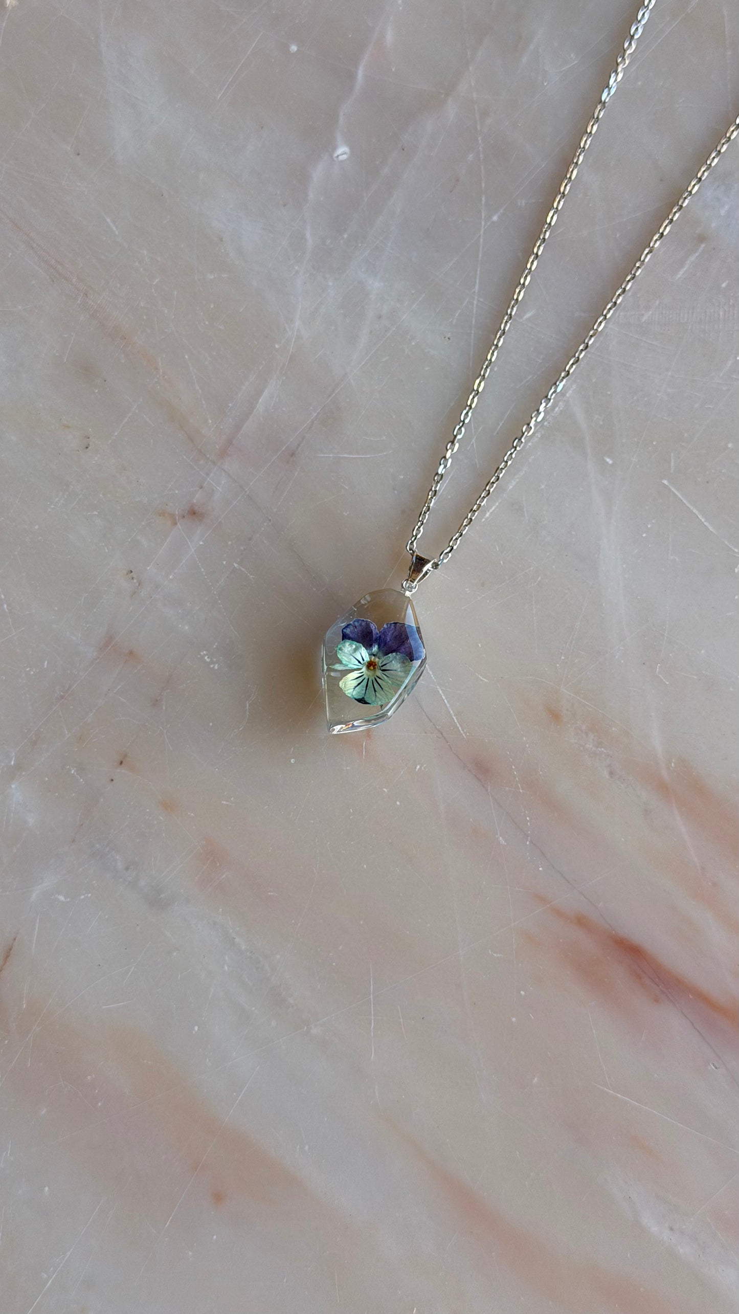 Sora Naturale | Real Pressed Viola Clear Geometric Necklace