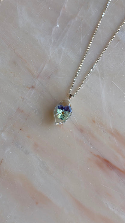 Sora Naturale | Real Pressed Viola Clear Geometric Necklace