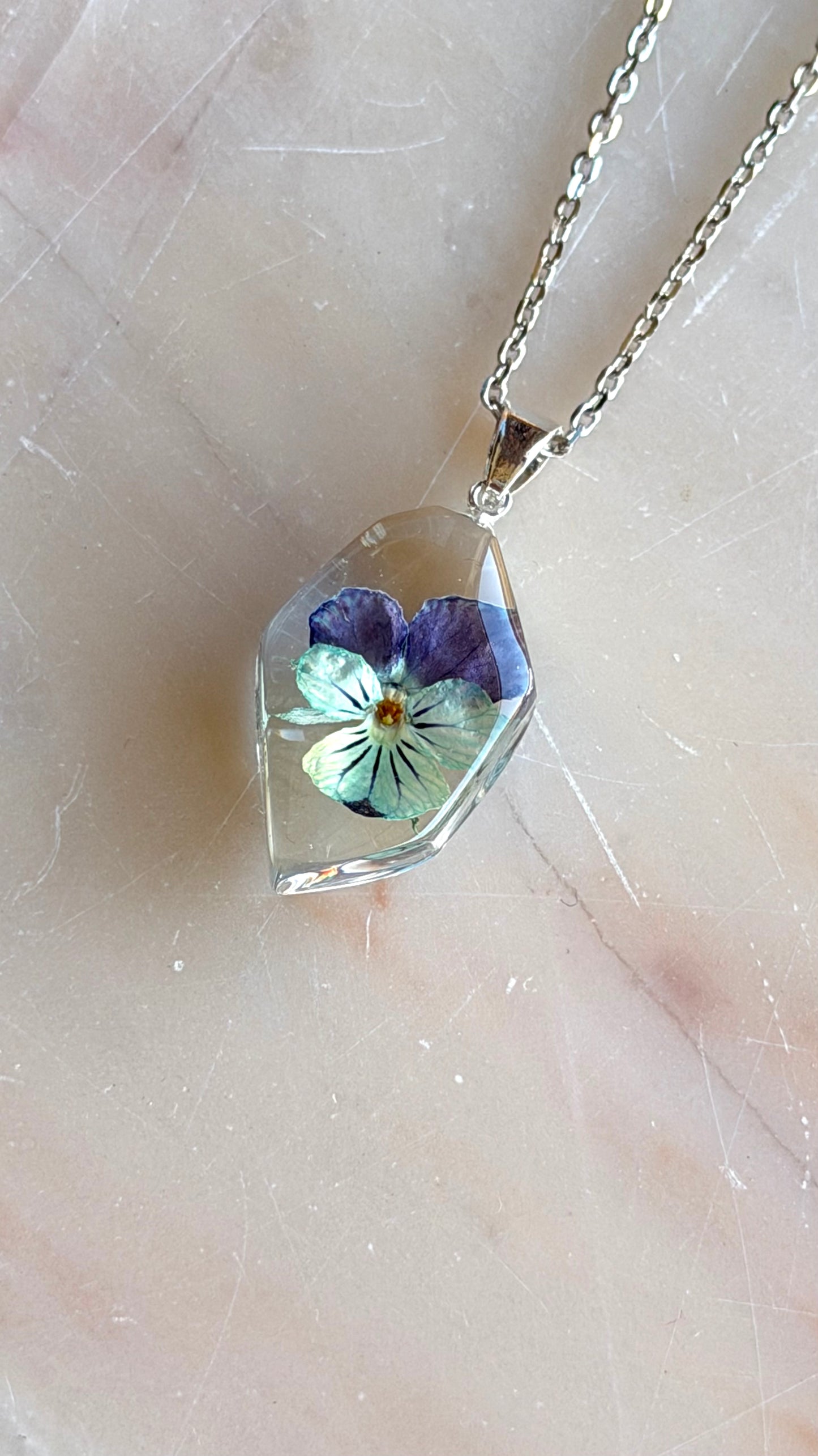 Sora Naturale | Real Pressed Viola Clear Geometric Necklace