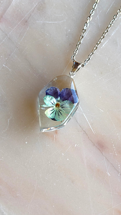 Sora Naturale | Real Pressed Viola Clear Geometric Necklace