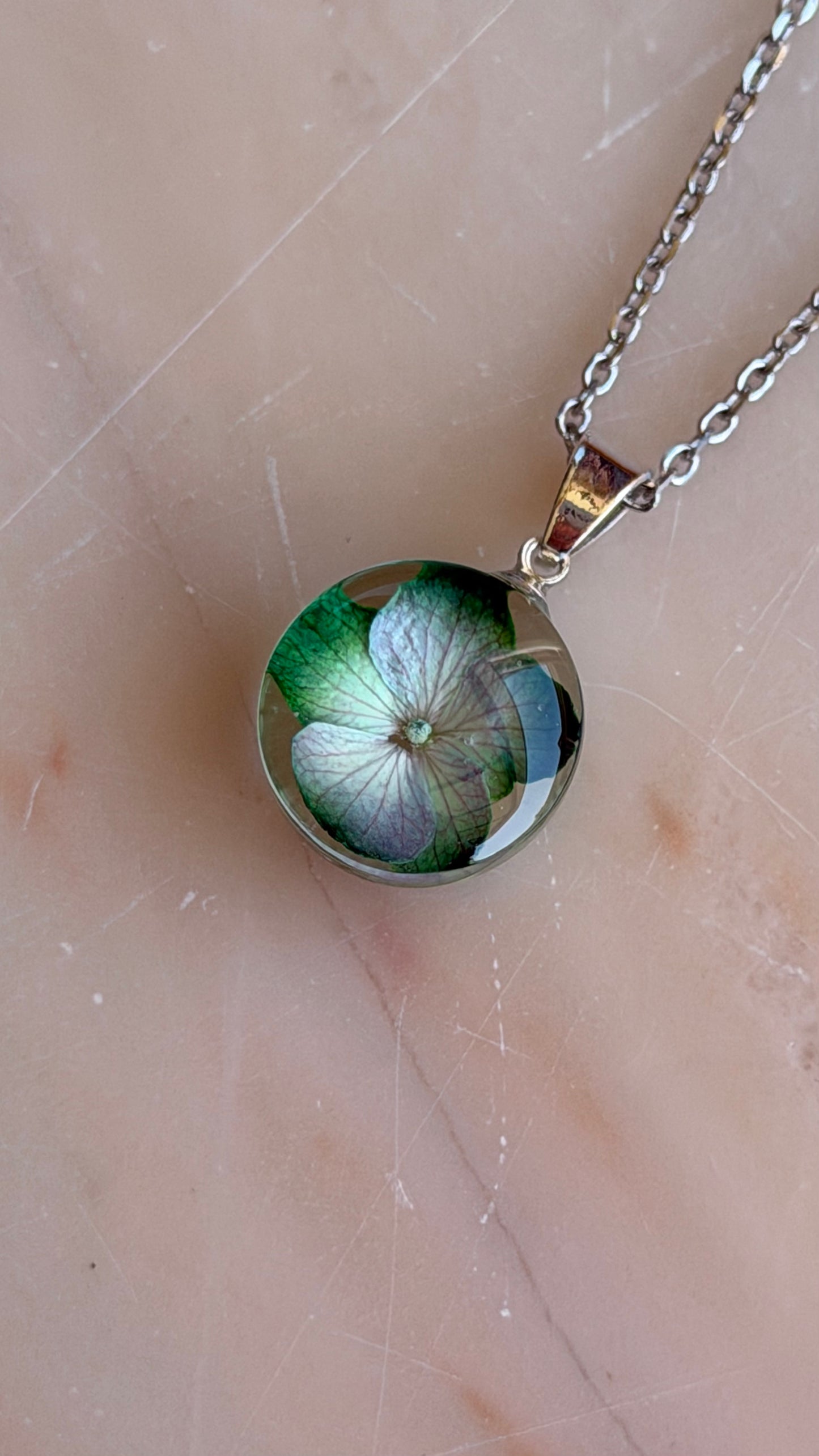 Sora Naturale | Real Pressed White Hydrangea Round Necklace