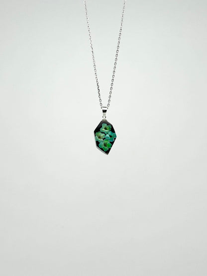 Sora Naturale | Real Pressed Alyssum Black Geometric Necklace