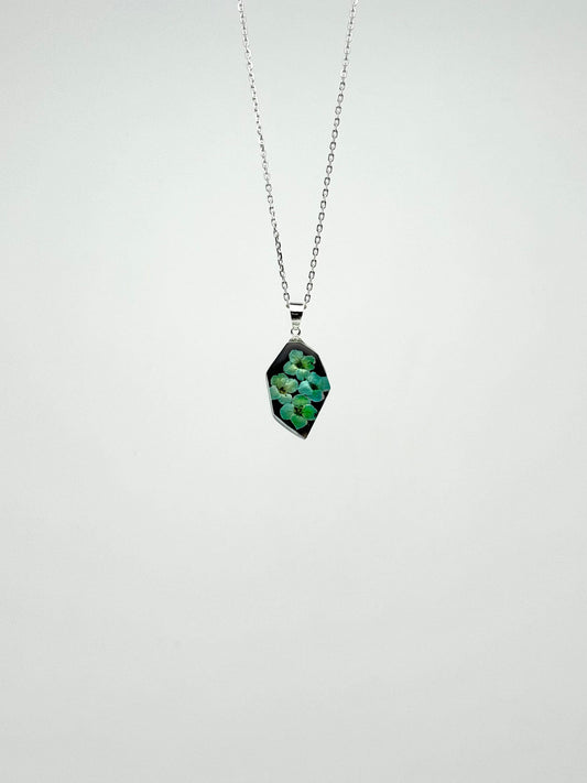 Sora Naturale | Real Pressed Alyssum Black Geometric Necklace