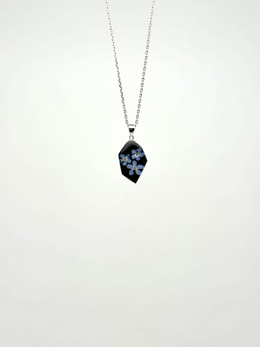 Sora Naturale | Real Pressed Forget-Me-Not Black Geometric Necklace
