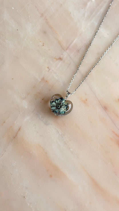 Sora Naturale | Real Pressed Pearly Everlasting Heart Necklace