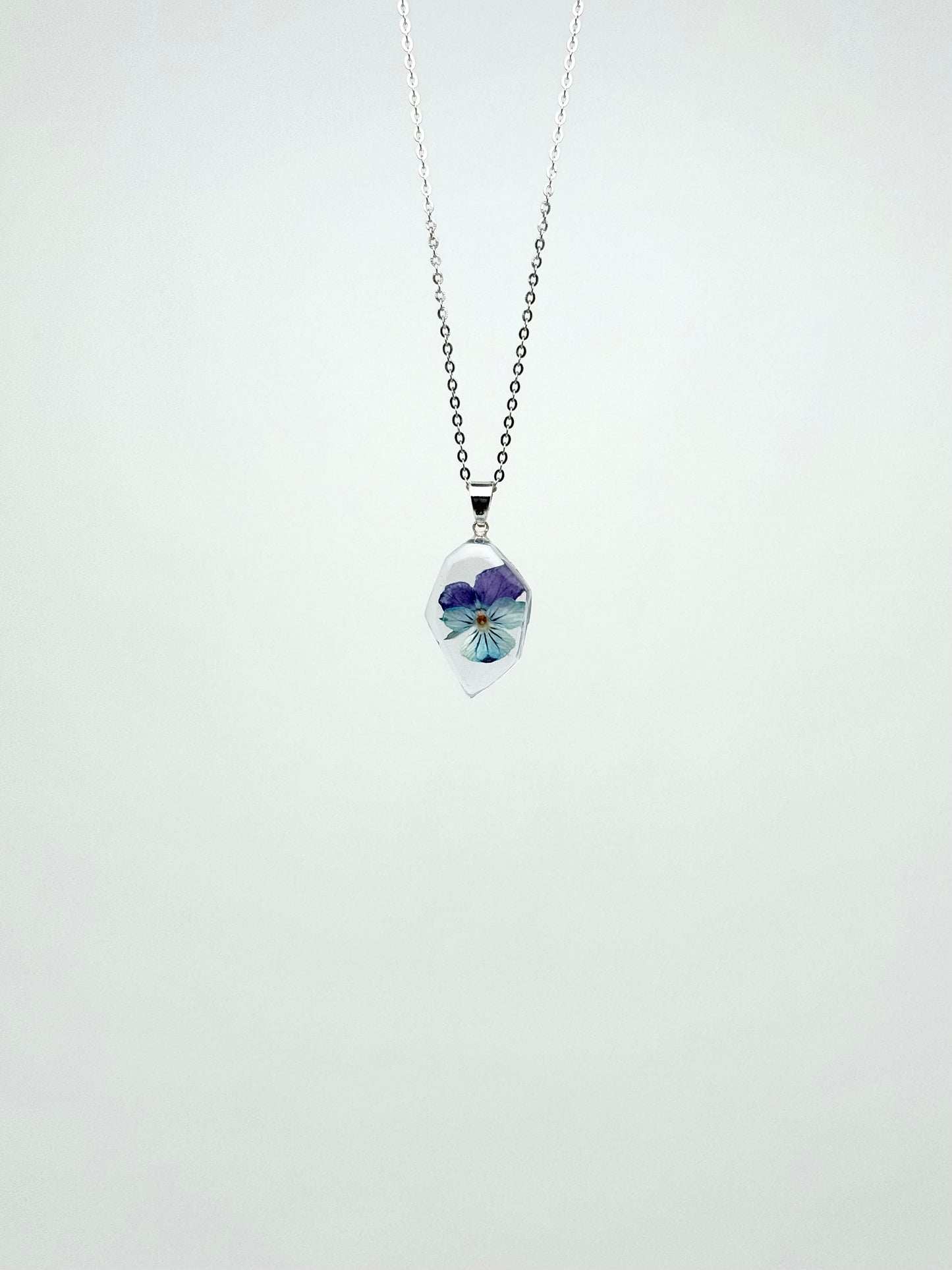 Sora Naturale | Real Pressed Viola Clear Geometric Necklace