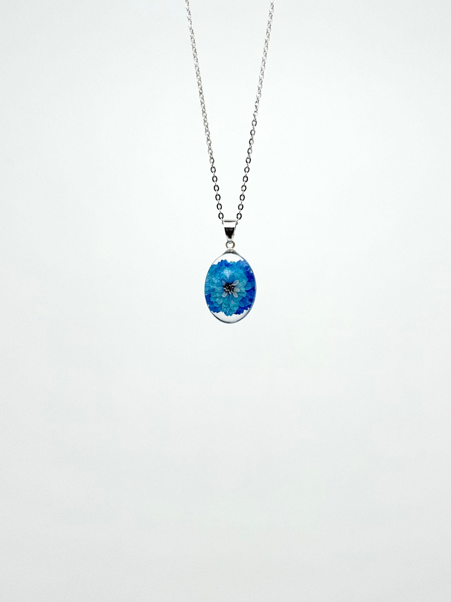 Sora Naturale | Real Pressed Blue Pearly Everlasting Oval Necklace