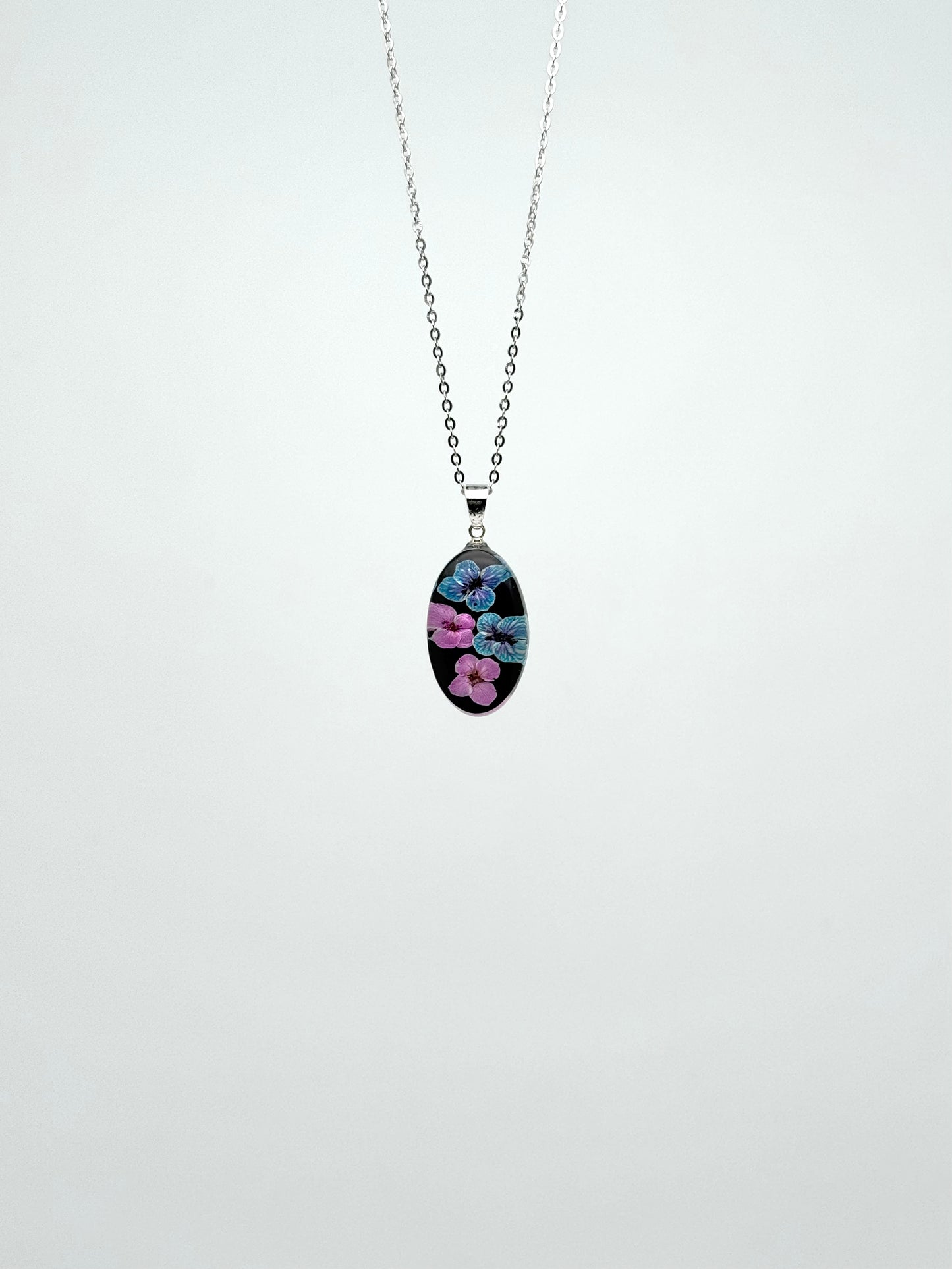 Sora Naturale | Real Pressed Alyssum Oval Necklace