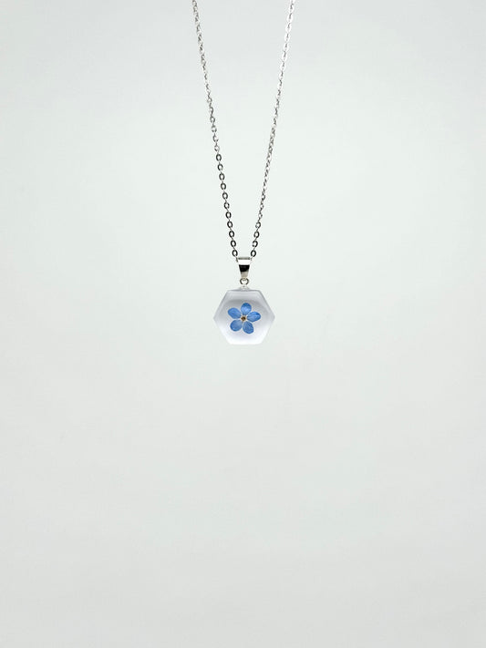 Sora Naturale | Real Pressed Forget-Me-Not Frosted Hexagon Necklace