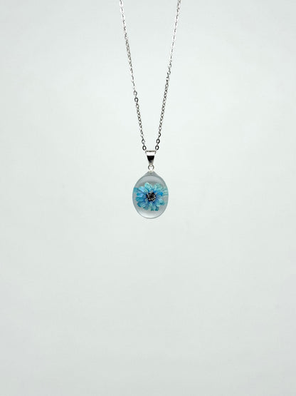 Sora Naturale | Real Pressed Blue Zinnia Oval Necklace