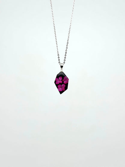 Sora Naturale | Real Pressed Hydrangea Black Geometric Necklace