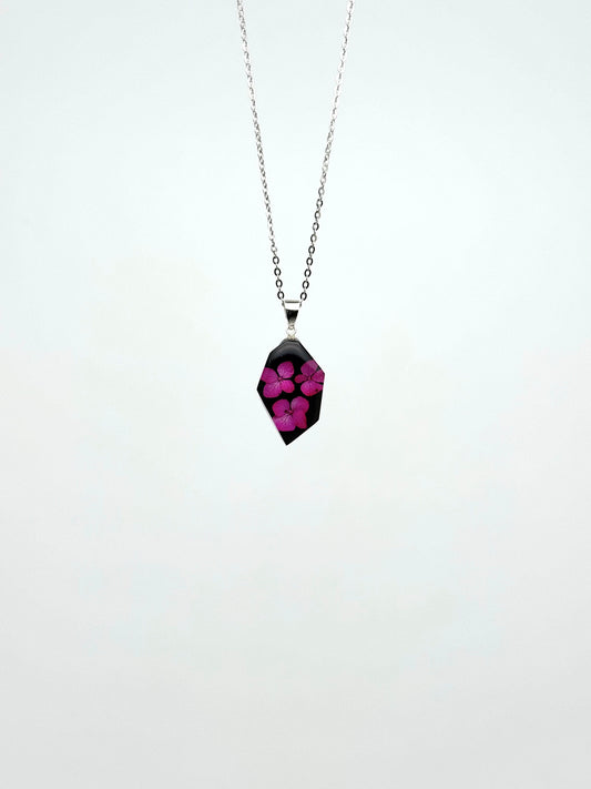Sora Naturale | Real Pressed Hydrangea Black Geometric Necklace