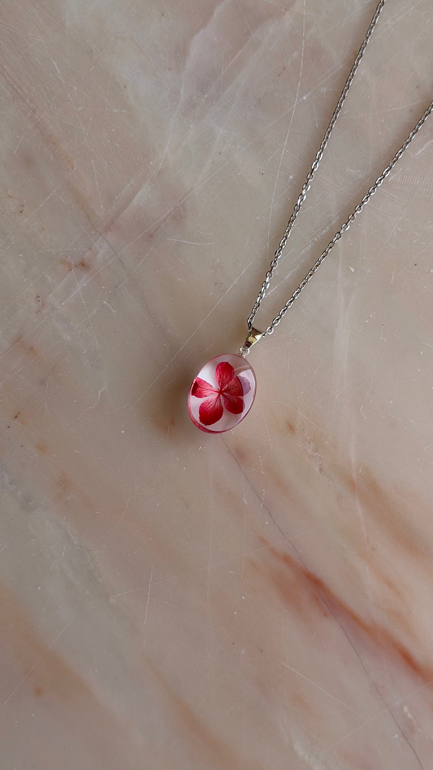 Sora Naturale | Real Pressed Pink Hydrangea Oval Necklace