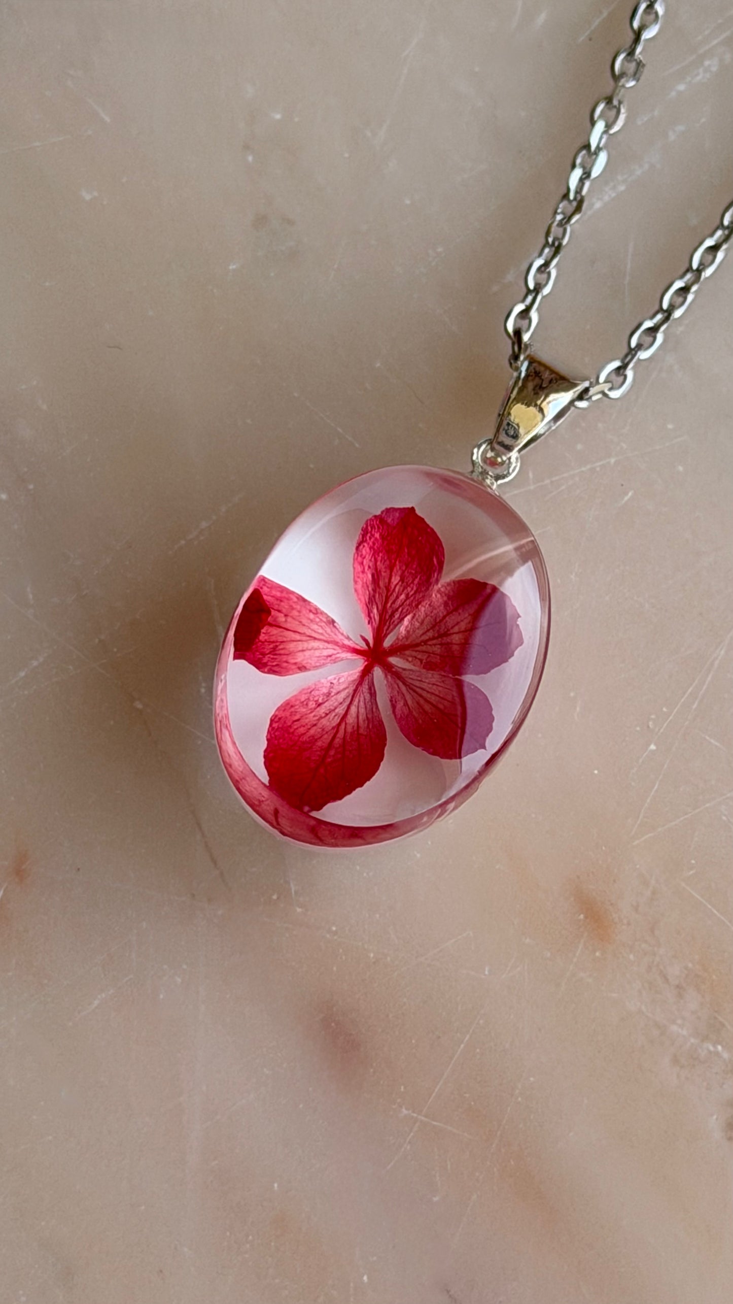 Sora Naturale | Real Pressed Pink Hydrangea Oval Necklace