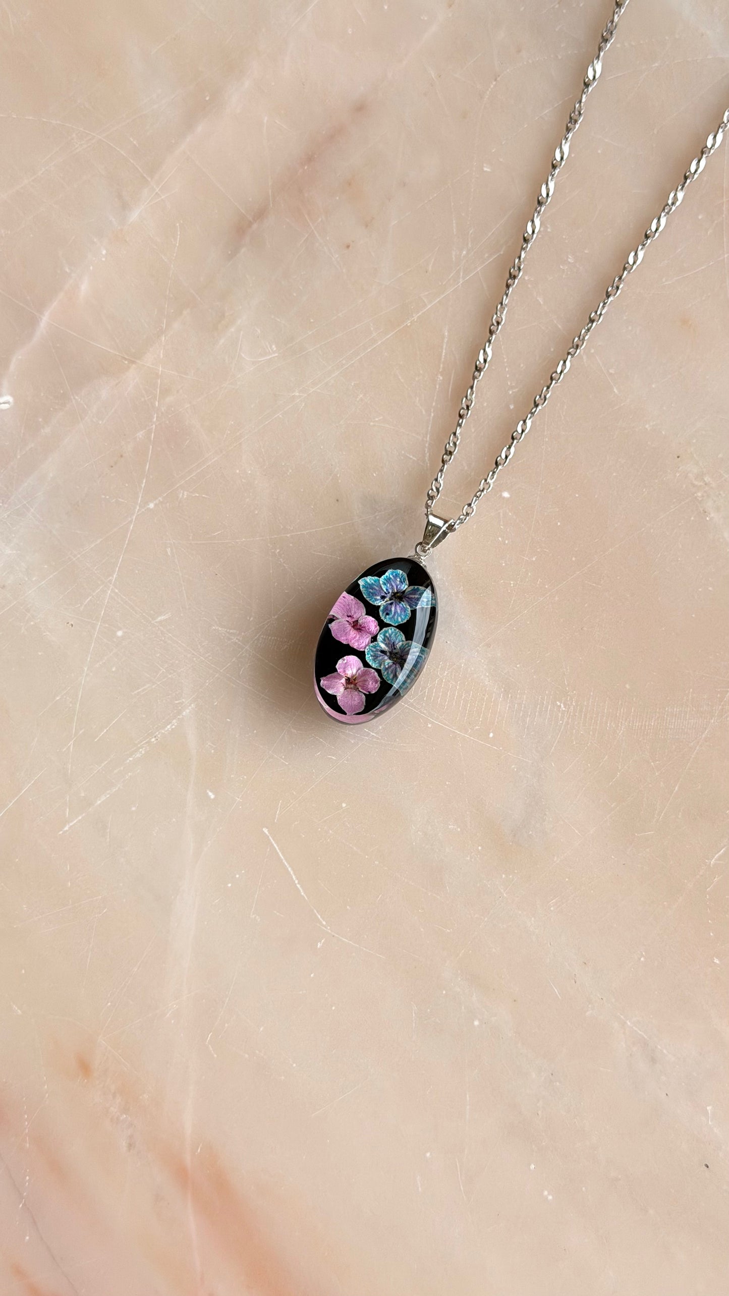 Sora Naturale | Real Pressed Alyssum Oval Necklace