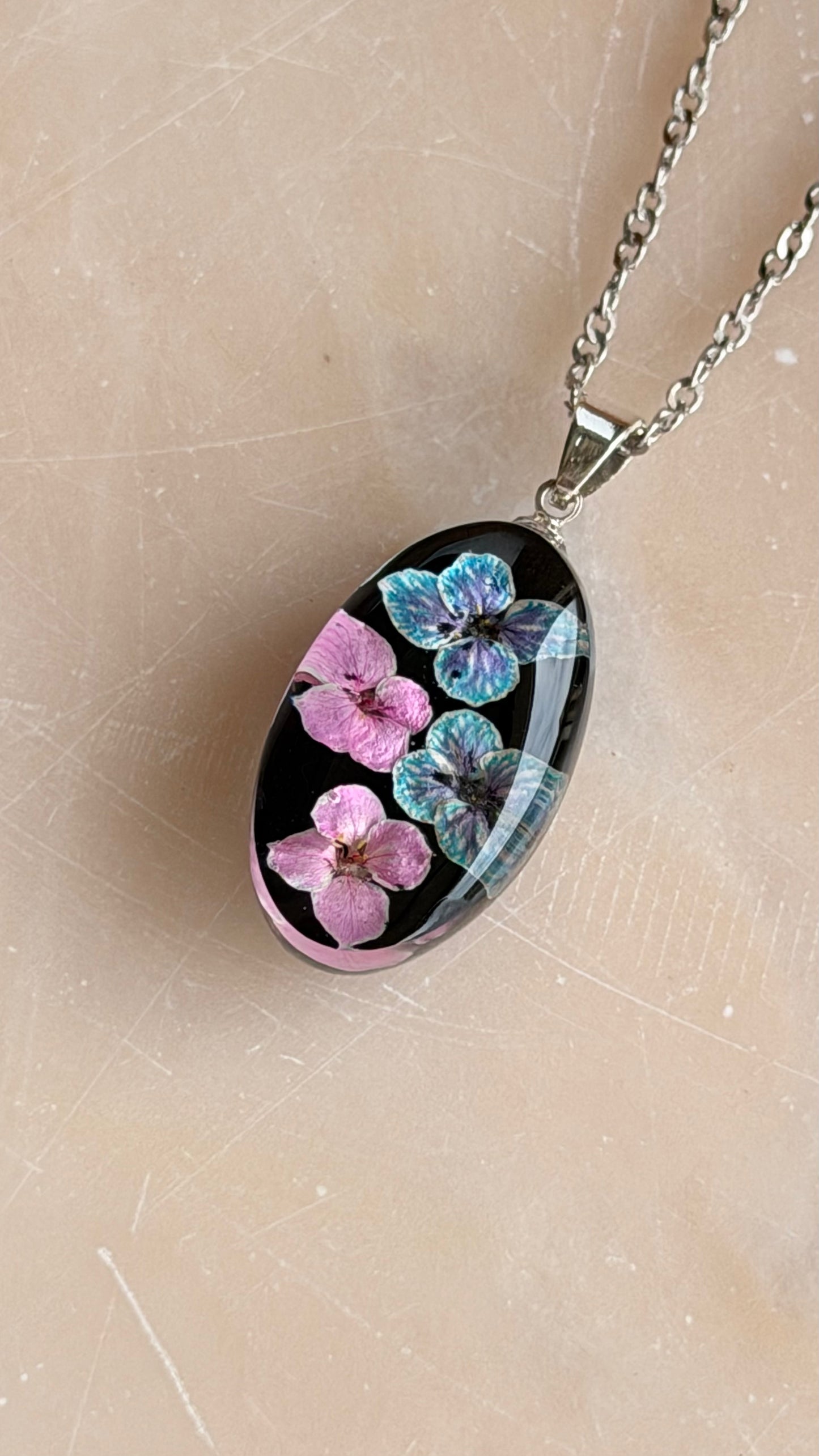 Sora Naturale | Real Pressed Alyssum Oval Necklace
